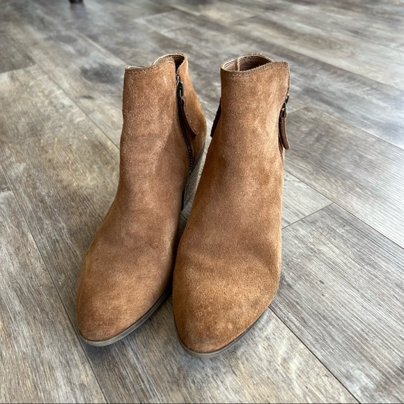 Like New! Frye Judy Zip Block Heel Tan Boots - Picture 4 of 10